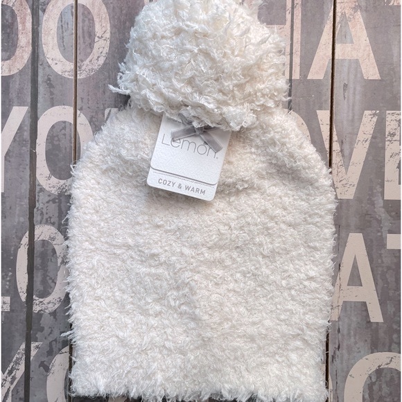 Lemon ❄️ Snow Drift Pom Hat - Picture 3 of 11